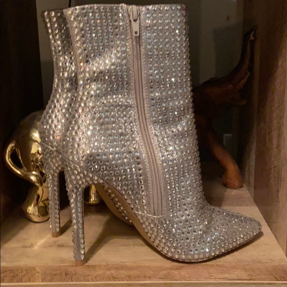 Steve Madden size 7 booties brand new never worn